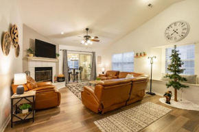3BR Condo with Recliners - Central Location - Stairs Required - FREE TICKETS INCLUDED - FC39-2
